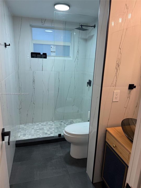 For Sale: $179,999 (1 beds, 1 baths, 567 Square Feet)