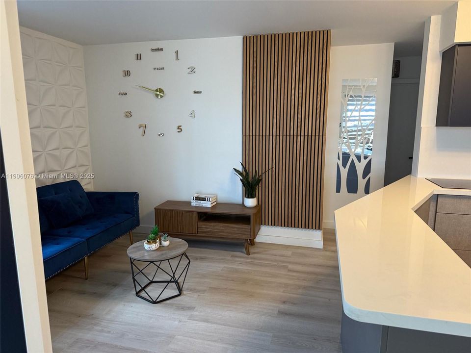 For Sale: $179,999 (1 beds, 1 baths, 567 Square Feet)