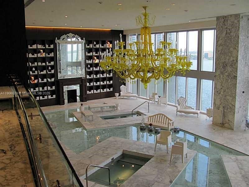 For Rent: $3,850 (1 beds, 1 baths, 984 Square Feet)