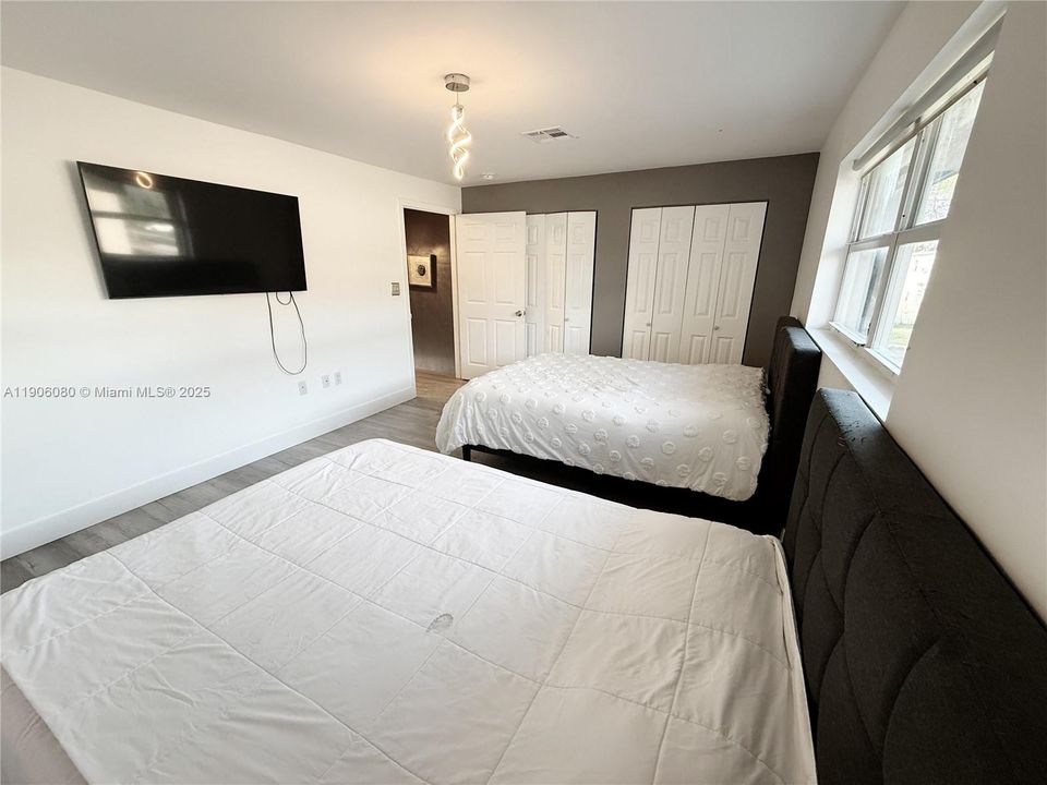 最近租的: $2,300 (2 贝兹, 1 浴室, 1108 平方英尺)