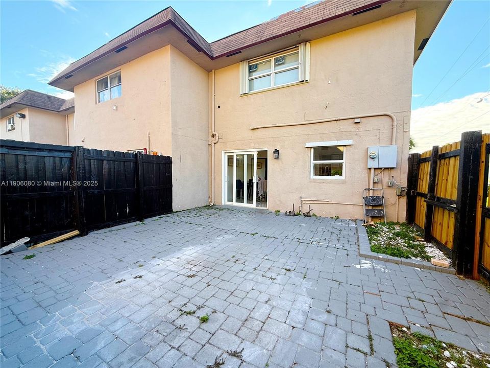 最近租的: $2,300 (2 贝兹, 1 浴室, 1108 平方英尺)