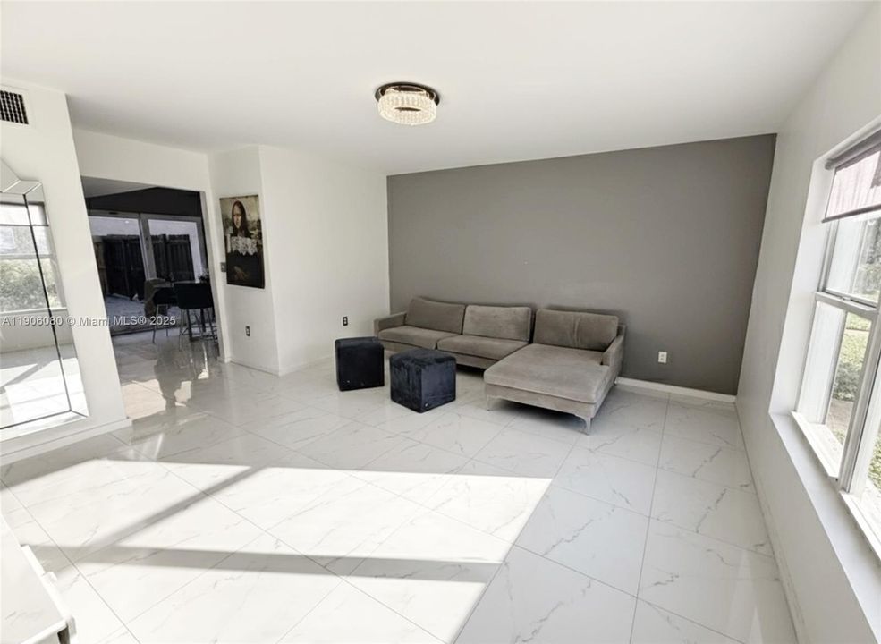 最近租的: $2,300 (2 贝兹, 1 浴室, 1108 平方英尺)