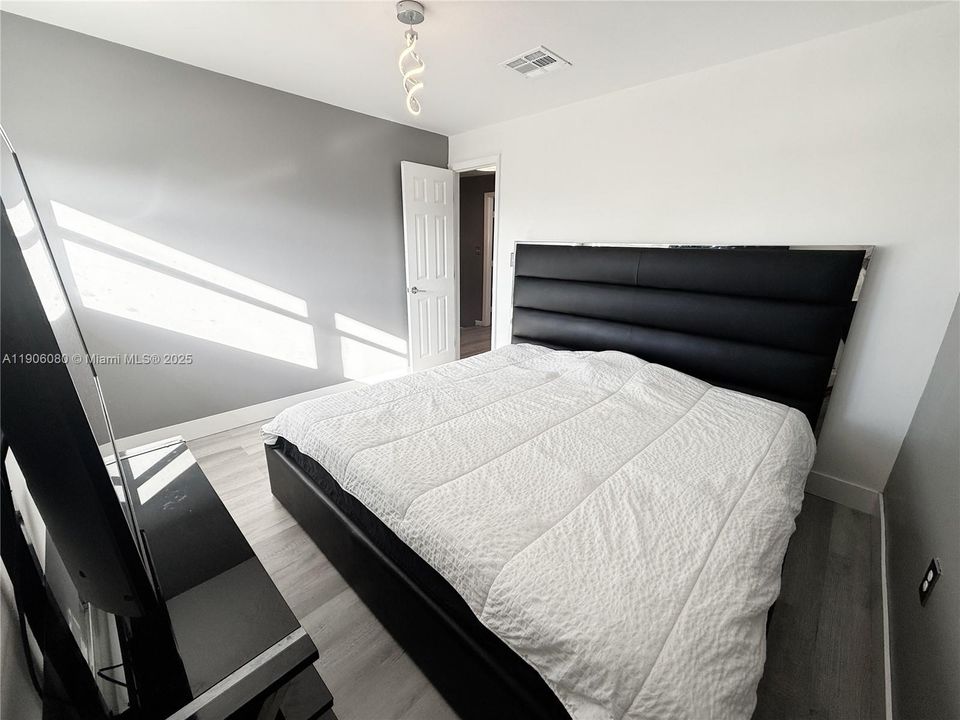 最近租的: $2,300 (2 贝兹, 1 浴室, 1108 平方英尺)