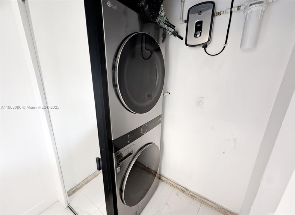 最近租的: $2,300 (2 贝兹, 1 浴室, 1108 平方英尺)