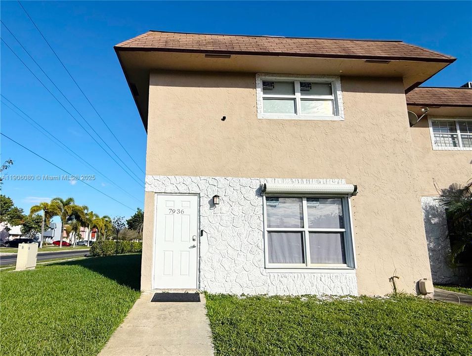 最近租的: $2,300 (2 贝兹, 1 浴室, 1108 平方英尺)