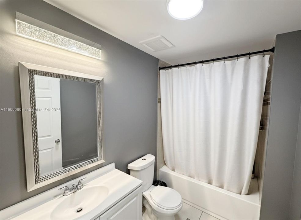 最近租的: $2,300 (2 贝兹, 1 浴室, 1108 平方英尺)