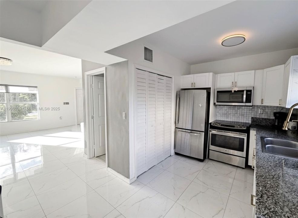 最近租的: $2,300 (2 贝兹, 1 浴室, 1108 平方英尺)