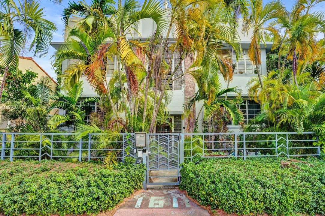 合同活跃: $222,900 (1 贝兹, 1 浴室, 590 平方英尺)