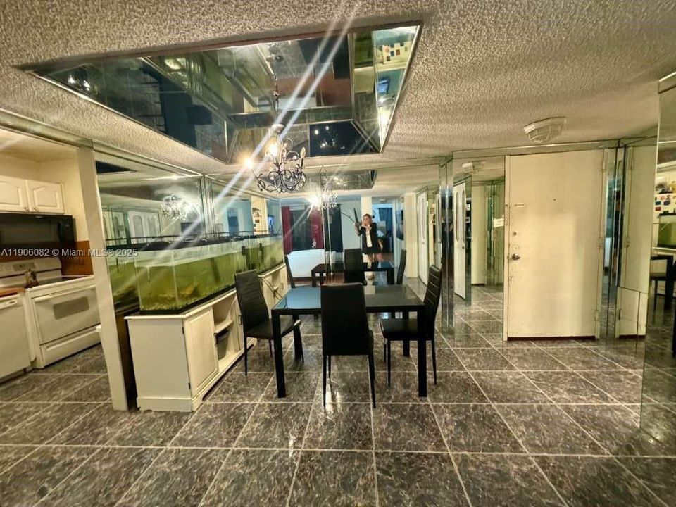 For Sale: $125,000 (1 beds, 1 baths, 800 Square Feet)