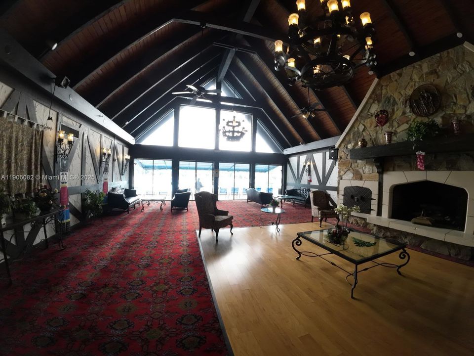 For Sale: $125,000 (1 beds, 1 baths, 800 Square Feet)