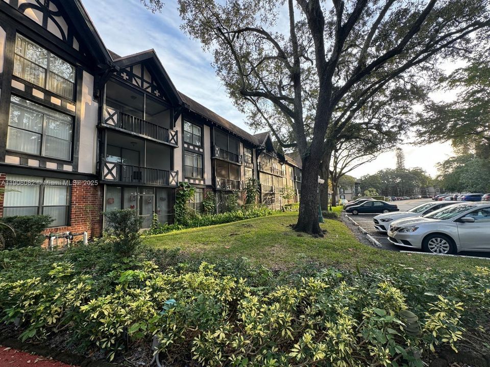 For Sale: $125,000 (1 beds, 1 baths, 800 Square Feet)