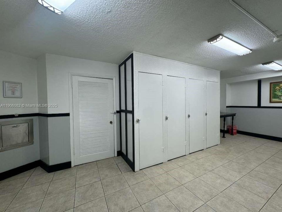 For Sale: $125,000 (1 beds, 1 baths, 800 Square Feet)