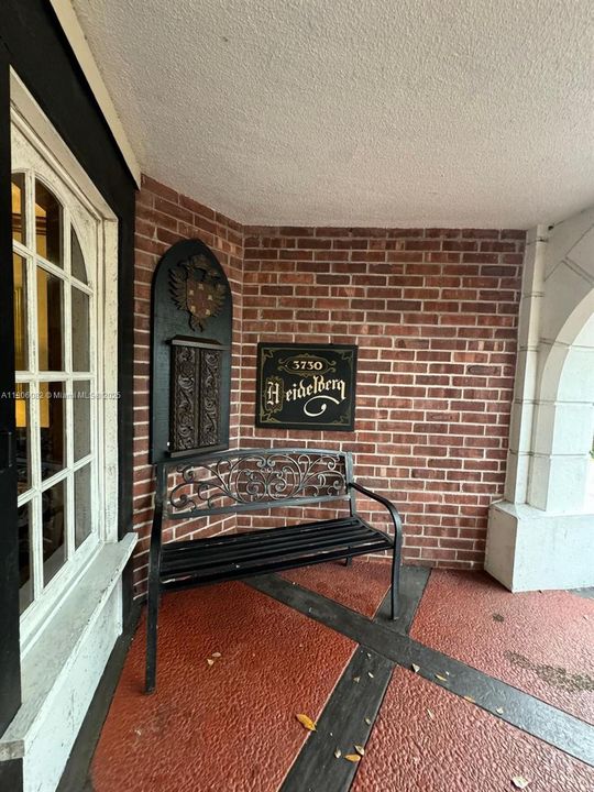 For Sale: $125,000 (1 beds, 1 baths, 800 Square Feet)