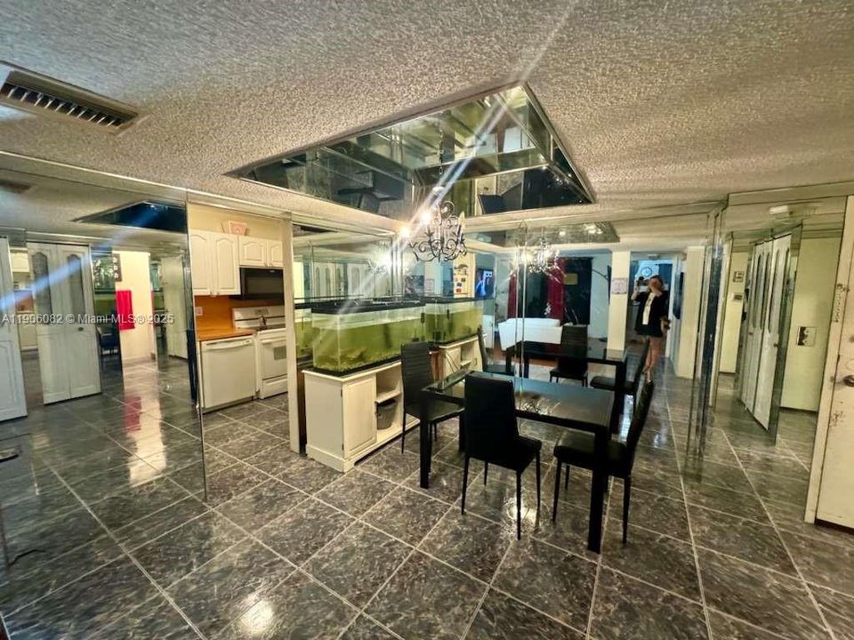 For Sale: $125,000 (1 beds, 1 baths, 800 Square Feet)