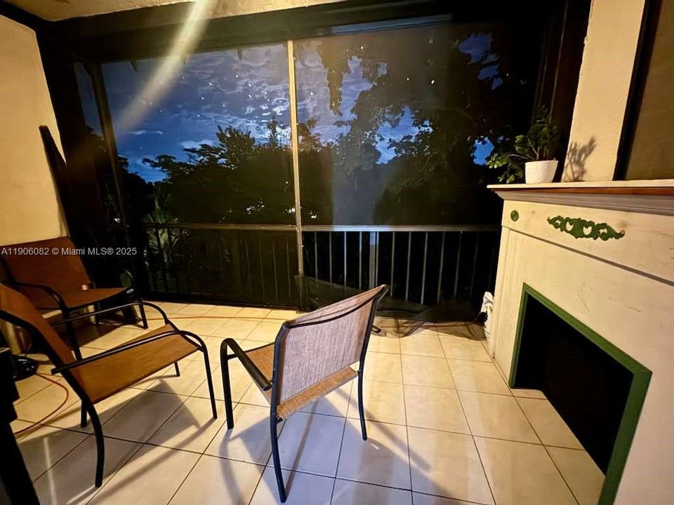 For Sale: $125,000 (1 beds, 1 baths, 800 Square Feet)