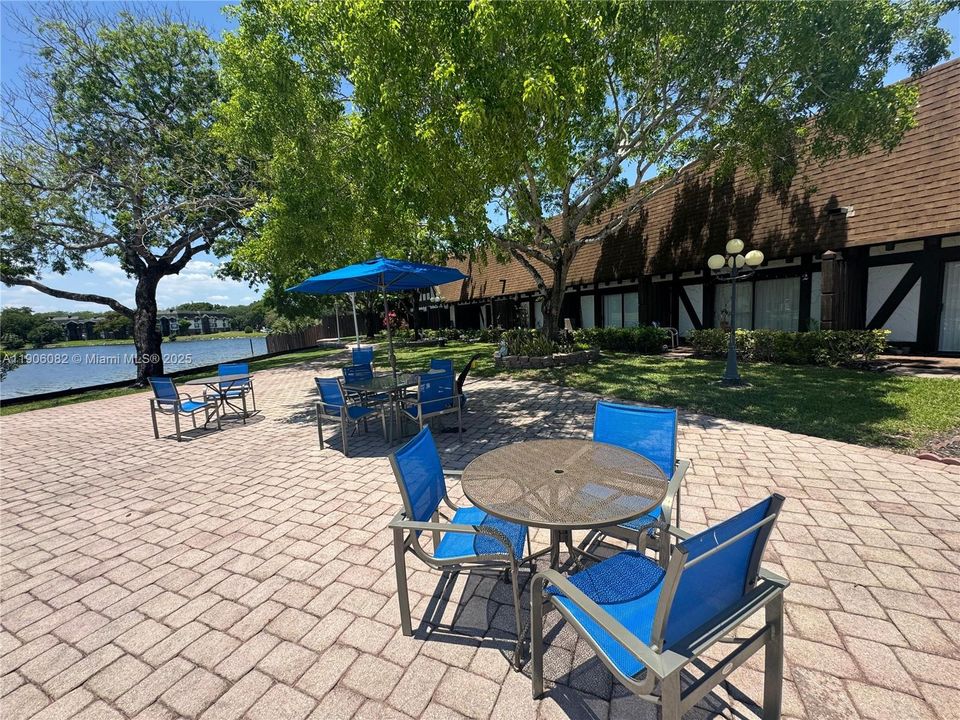 For Sale: $125,000 (1 beds, 1 baths, 800 Square Feet)