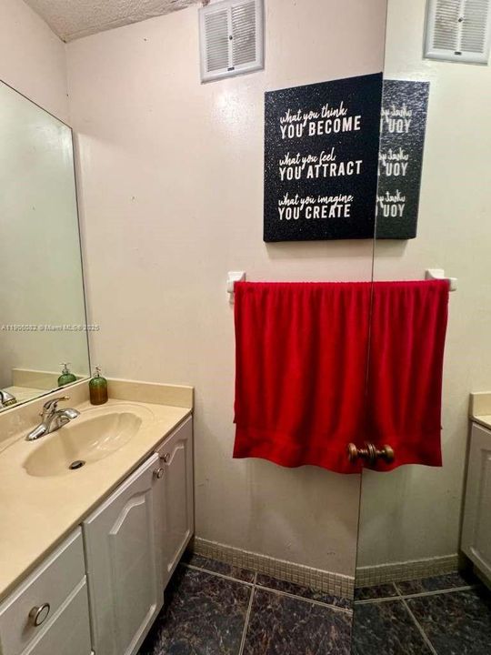 For Sale: $125,000 (1 beds, 1 baths, 800 Square Feet)