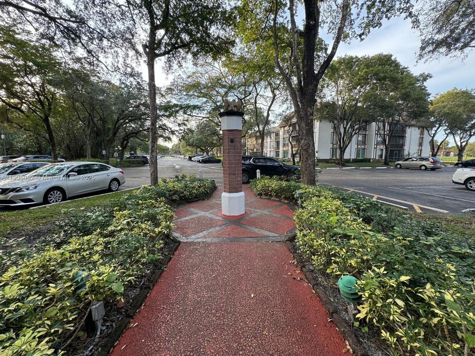 For Sale: $125,000 (1 beds, 1 baths, 800 Square Feet)