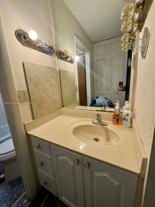 For Sale: $125,000 (1 beds, 1 baths, 800 Square Feet)