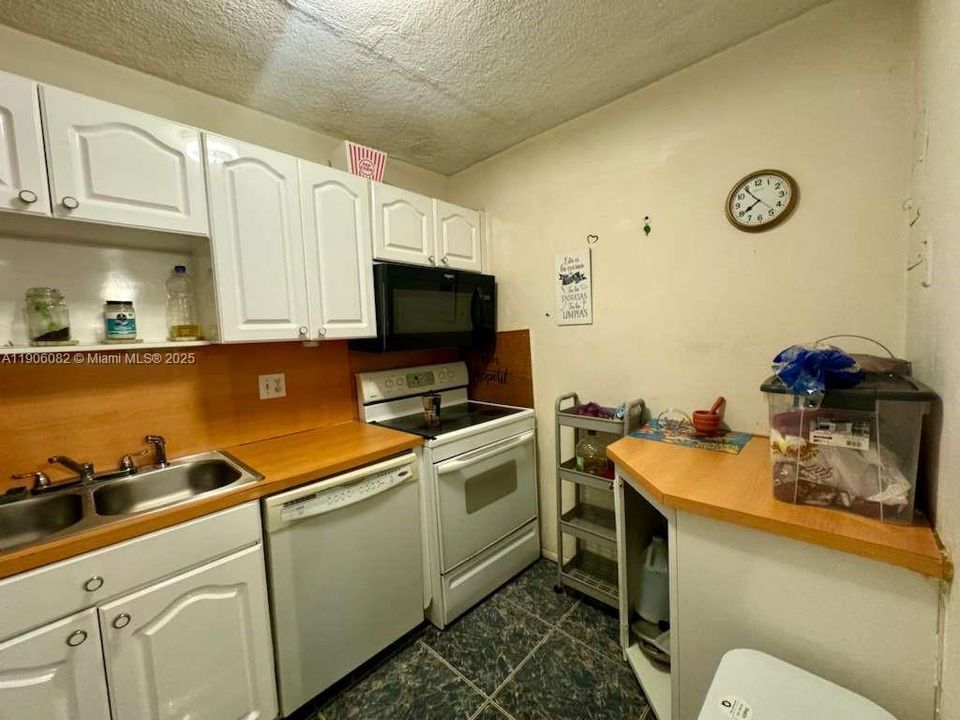 For Sale: $125,000 (1 beds, 1 baths, 800 Square Feet)