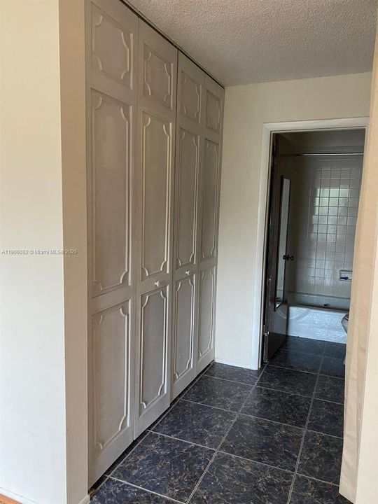 For Sale: $125,000 (1 beds, 1 baths, 800 Square Feet)