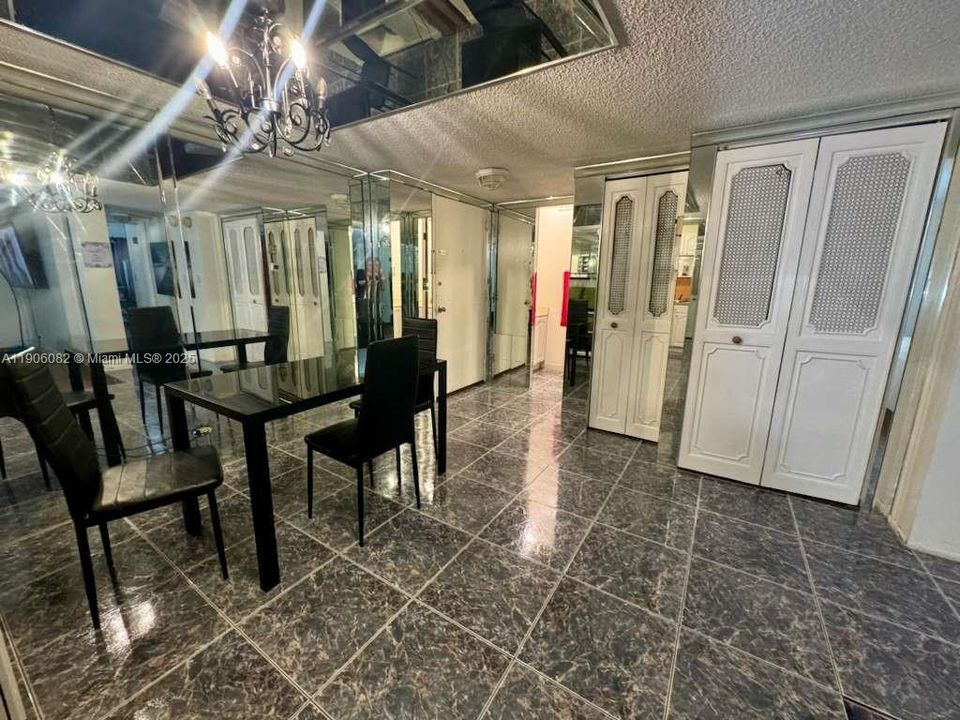 For Sale: $125,000 (1 beds, 1 baths, 800 Square Feet)