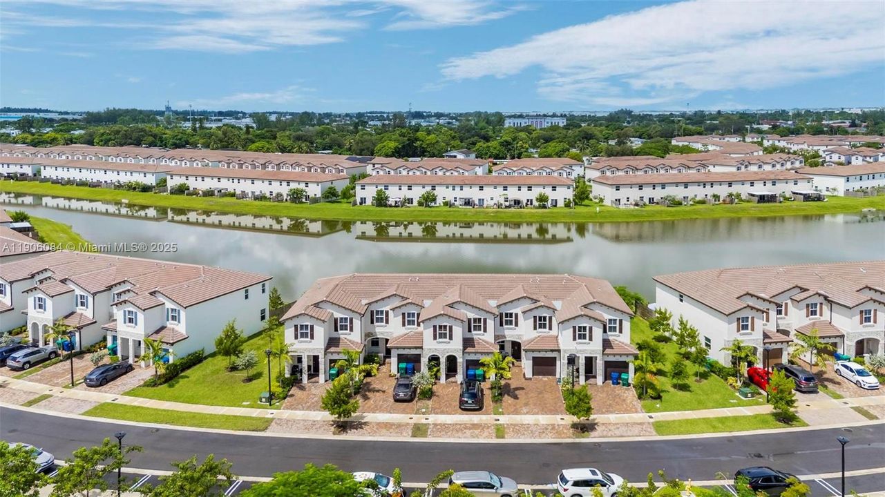 合同活跃: $3,000 (3 贝兹, 2 浴室, 1442 平方英尺)