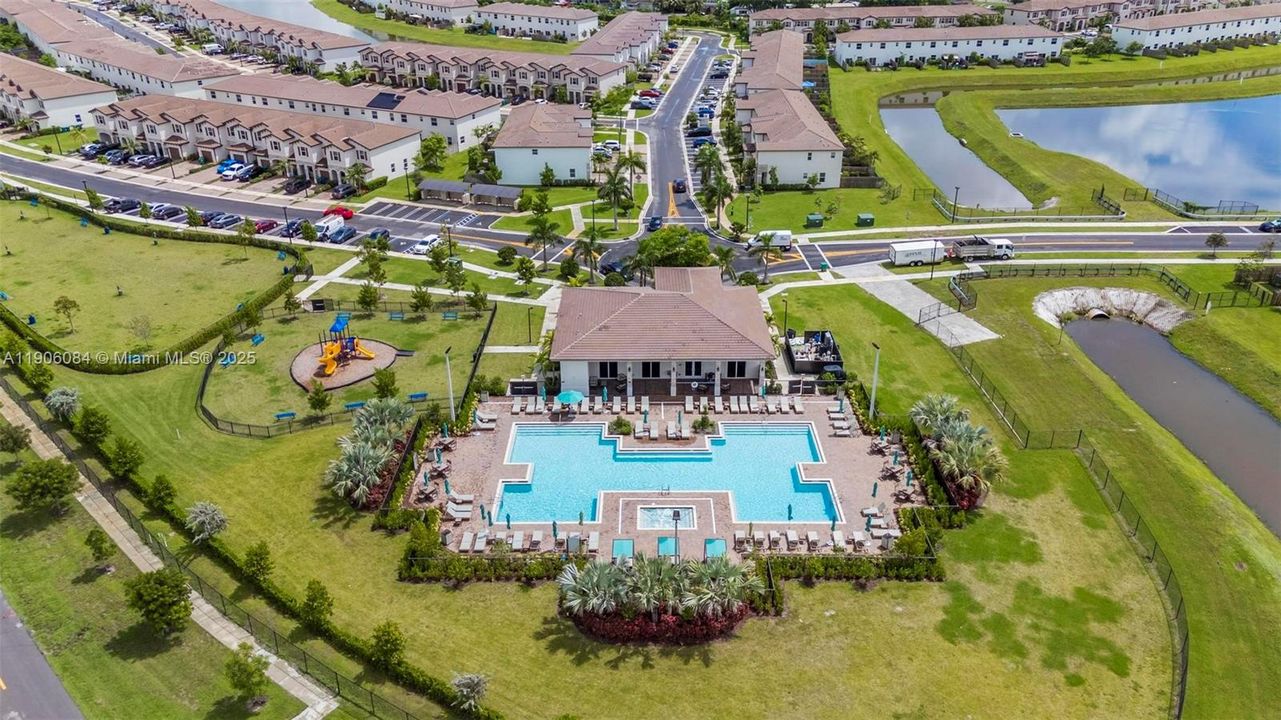 合同活跃: $3,000 (3 贝兹, 2 浴室, 1442 平方英尺)