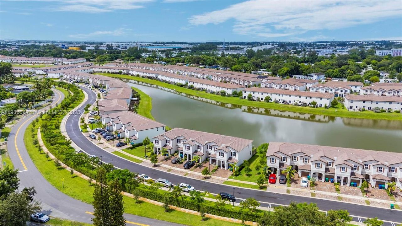 合同活跃: $3,000 (3 贝兹, 2 浴室, 1442 平方英尺)