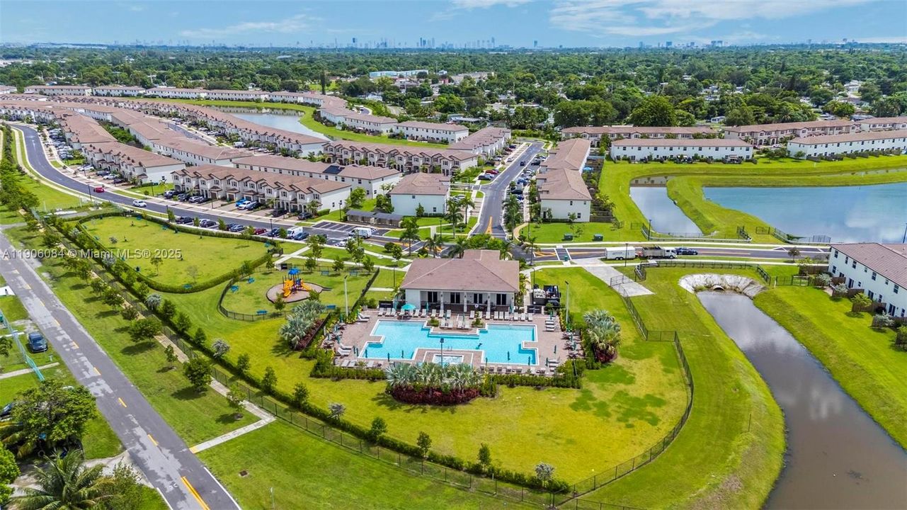 合同活跃: $3,000 (3 贝兹, 2 浴室, 1442 平方英尺)