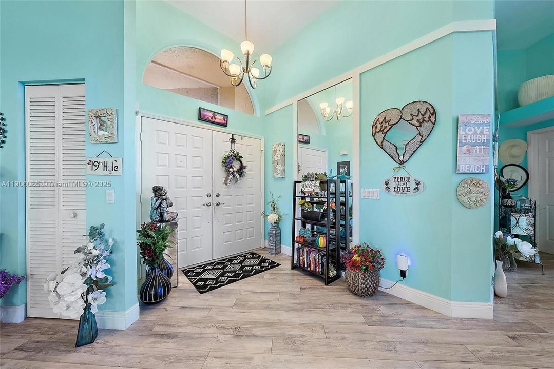 For Sale: $575,000 (2 beds, 2 baths, 1843 Square Feet)