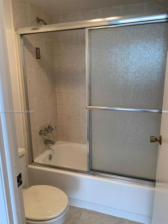 Active With Contract: $2,000 (2 beds, 2 baths, 1222 Square Feet)