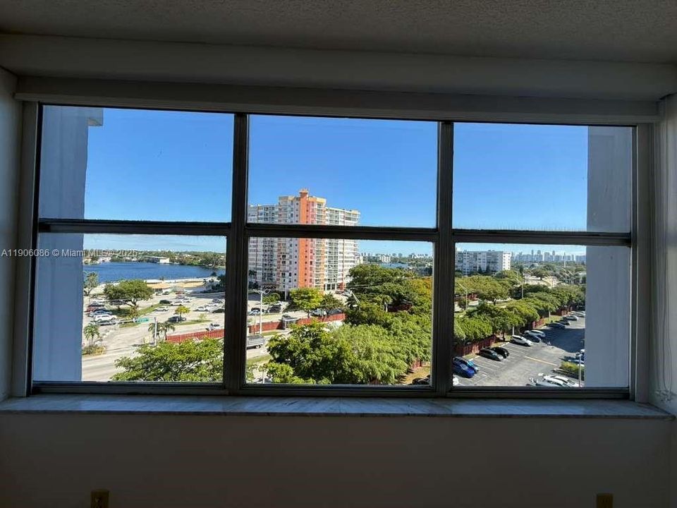 Active With Contract: $2,000 (2 beds, 2 baths, 1222 Square Feet)