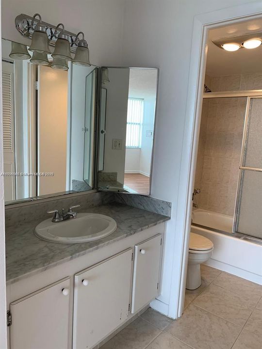 Active With Contract: $2,000 (2 beds, 2 baths, 1222 Square Feet)