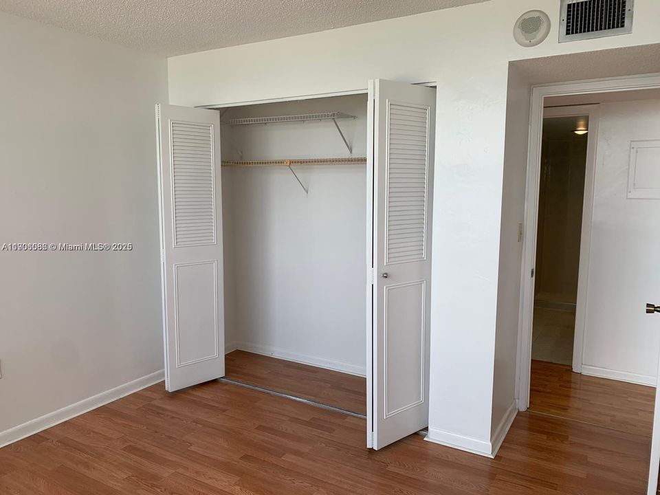 Active With Contract: $2,000 (2 beds, 2 baths, 1222 Square Feet)