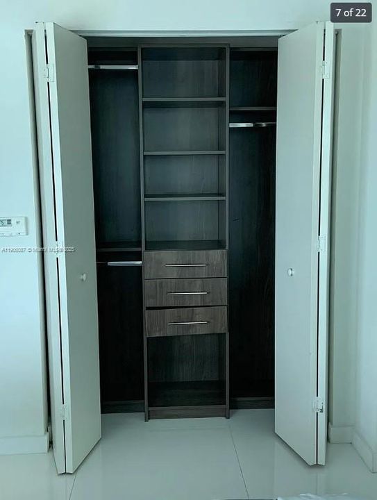 Под контрактом: $2,550 (0 спален, 1 ванн, 530 Квадратных фут)