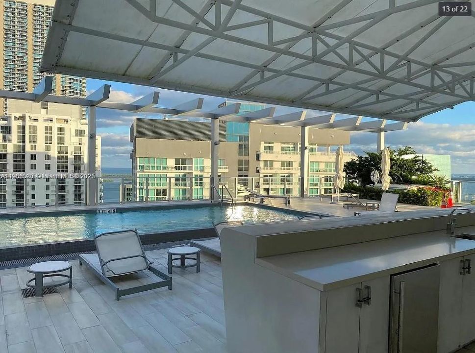 Под контрактом: $2,550 (0 спален, 1 ванн, 530 Квадратных фут)