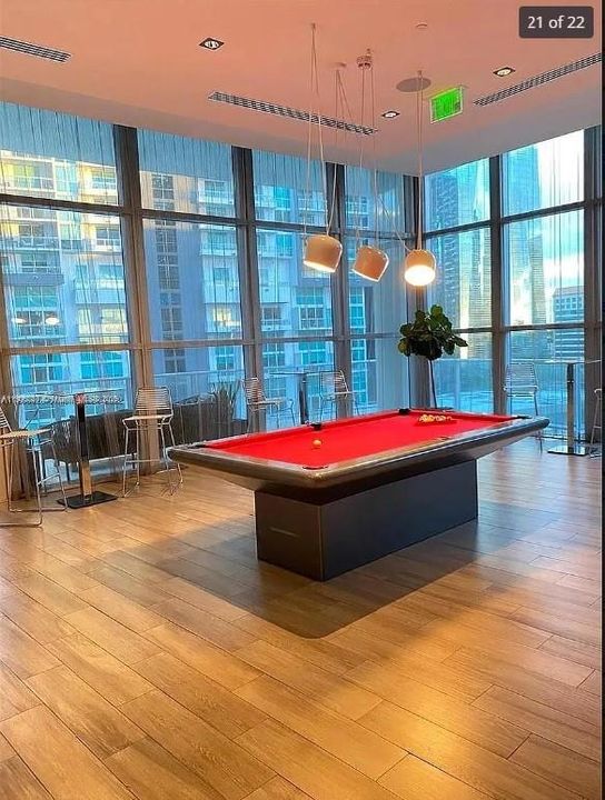 Под контрактом: $2,550 (0 спален, 1 ванн, 530 Квадратных фут)