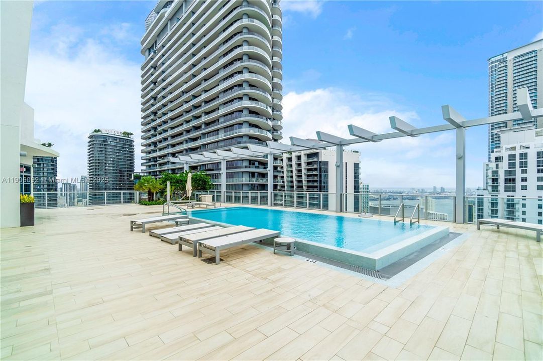 For Sale: $799,000 (2 beds, 2 baths, 1165 Square Feet)