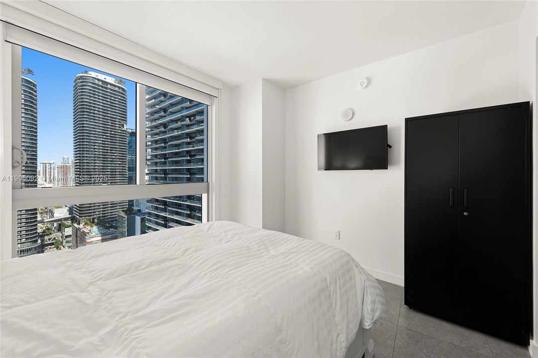 For Sale: $799,000 (2 beds, 2 baths, 1165 Square Feet)