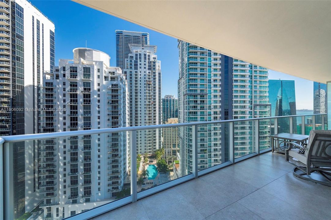 For Sale: $799,000 (2 beds, 2 baths, 1165 Square Feet)