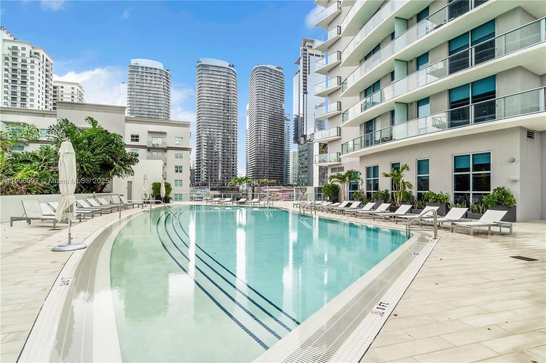 For Sale: $799,000 (2 beds, 2 baths, 1165 Square Feet)