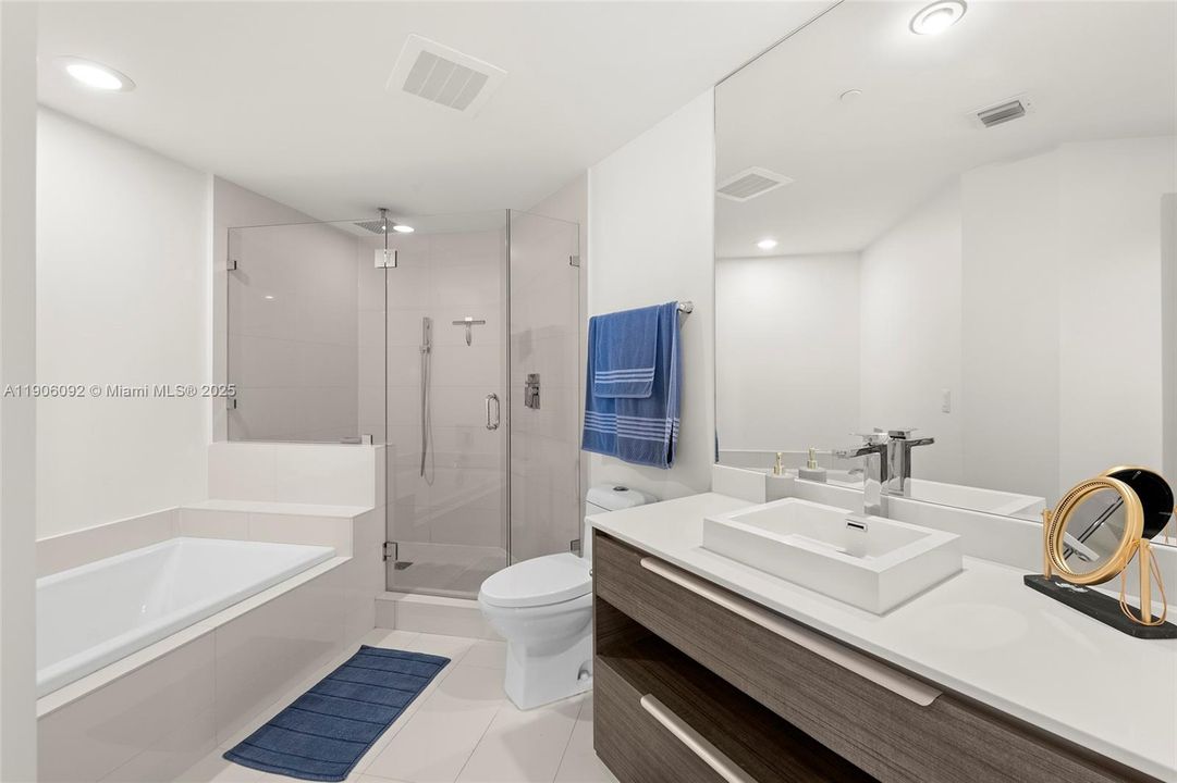 For Sale: $799,000 (2 beds, 2 baths, 1165 Square Feet)