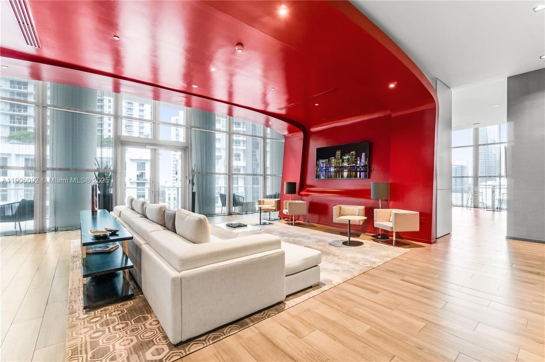 For Sale: $799,000 (2 beds, 2 baths, 1165 Square Feet)