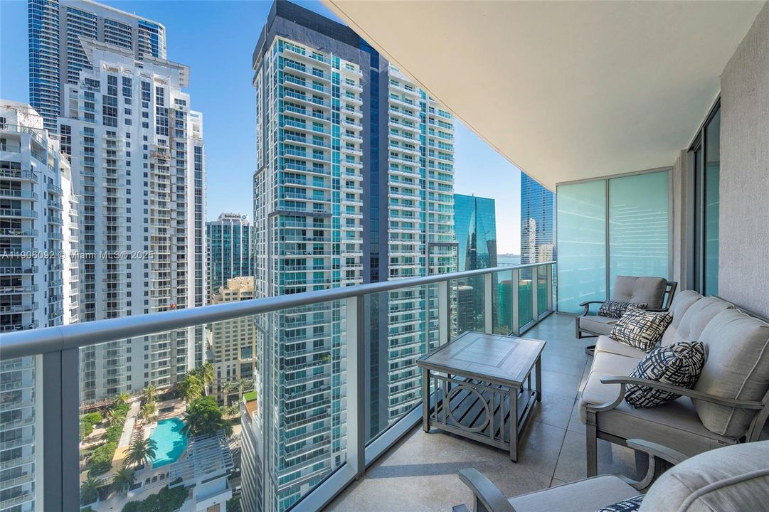 For Sale: $799,000 (2 beds, 2 baths, 1165 Square Feet)