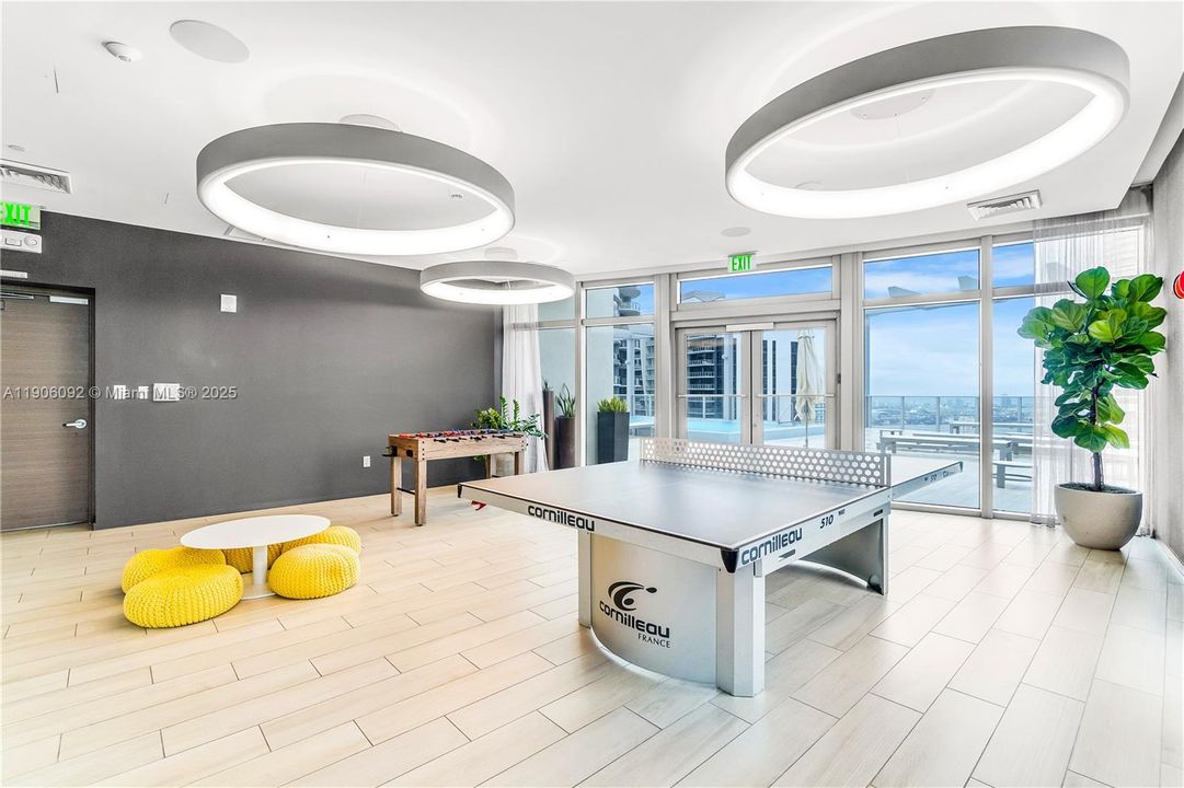 For Sale: $799,000 (2 beds, 2 baths, 1165 Square Feet)