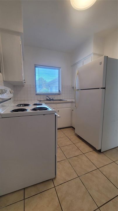 Active With Contract: $1,650 (1 beds, 1 baths, 600 Square Feet)