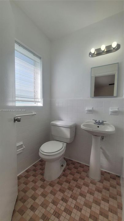 Active With Contract: $1,650 (1 beds, 1 baths, 600 Square Feet)