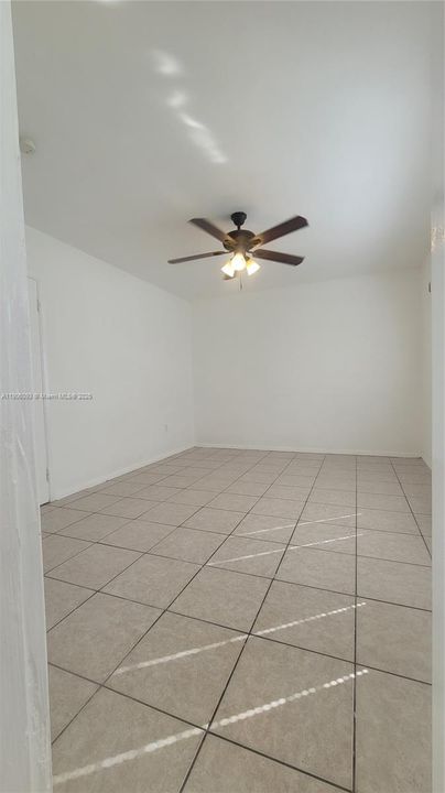 Active With Contract: $1,650 (1 beds, 1 baths, 600 Square Feet)