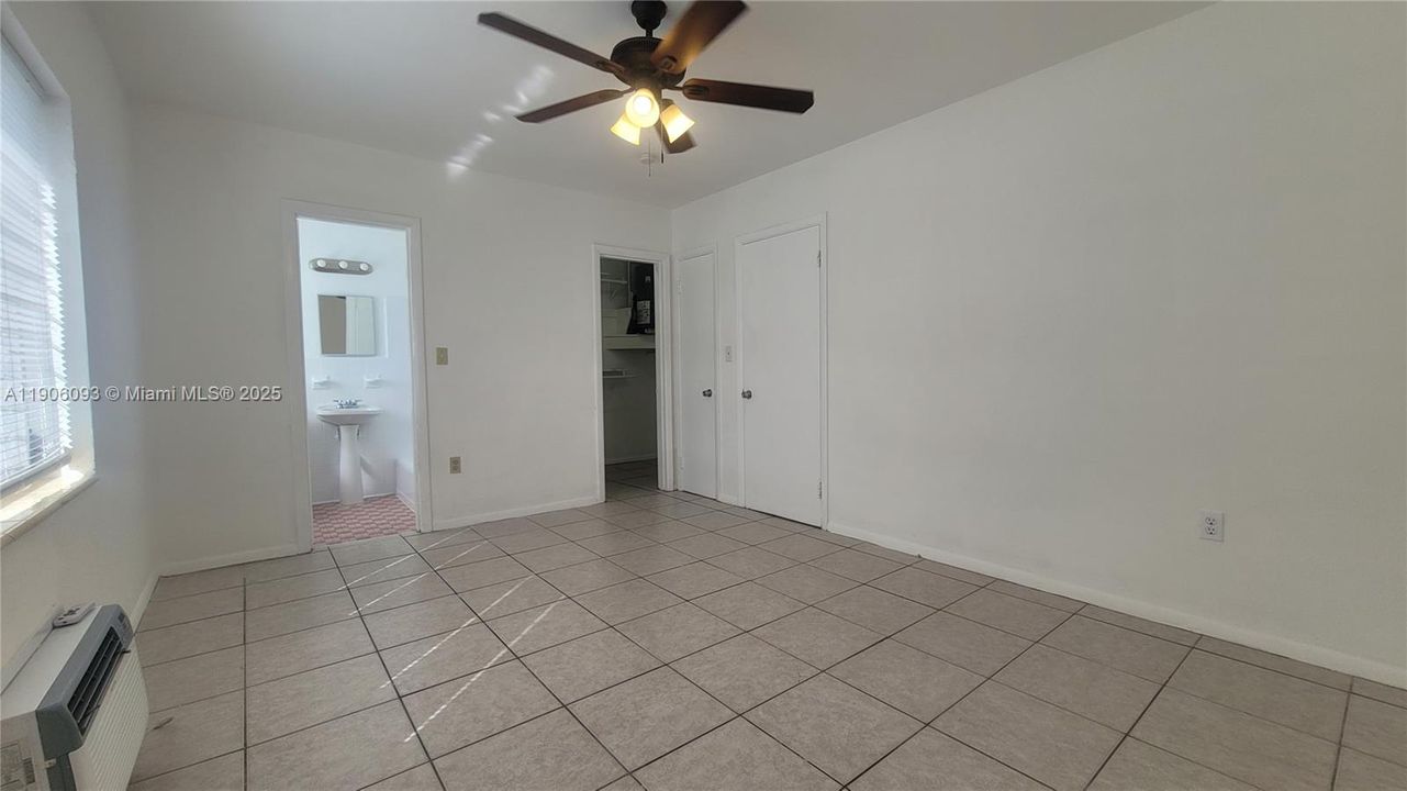 Active With Contract: $1,650 (1 beds, 1 baths, 600 Square Feet)